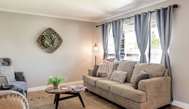 Mariposa Cottage: Central to all things Lodi