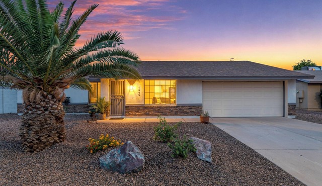Mariposa Getaway! A spacious 4-bedroom house in brilliant Chandler with AC/Pool