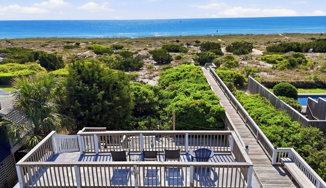 Mason Cottage. A 5 bedroom, Classic, Ocean Front Beach House