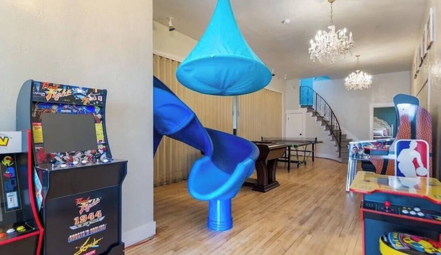 McKinley Mansion Half Building, sleeps 35, Gym, Arcade Room
