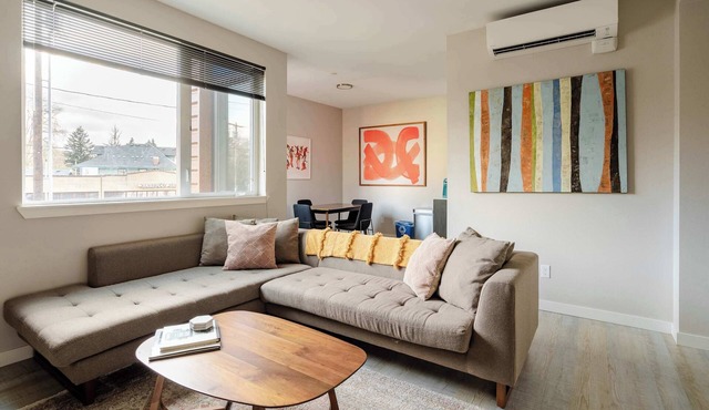 Mid-Century Apartment on Hawthorne - Thrift & Eat