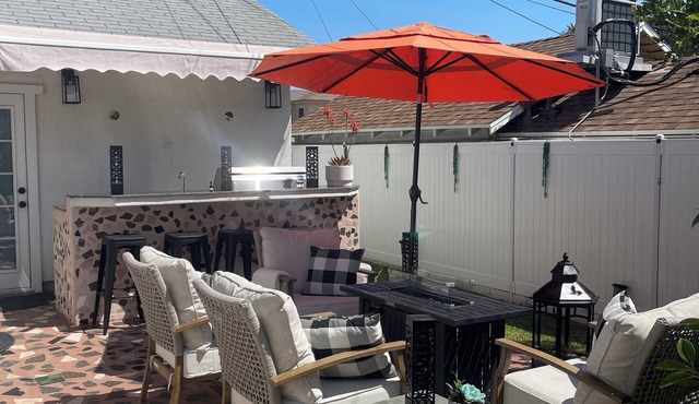 Mid-Century modern studio guest house located in Burbank, CA.