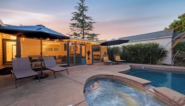 MidCentury Modern Wine Country Private Pool & Spa