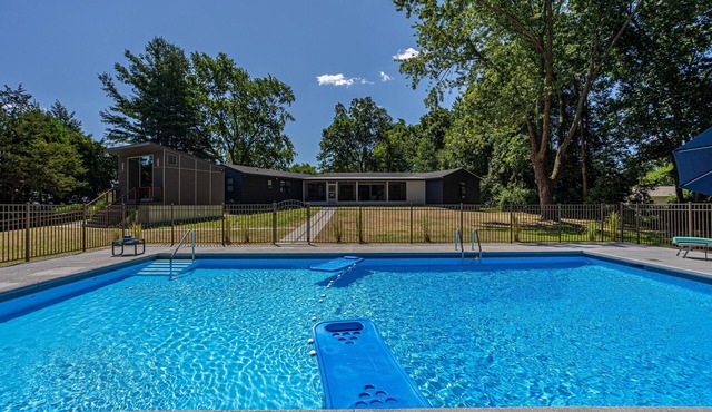 MidCenturyMod spectacularly Renovated 1 LEVEL living paradise +EV charger