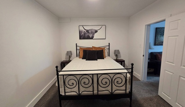 Midtown Condo right on Main St! Walking distance to everything!