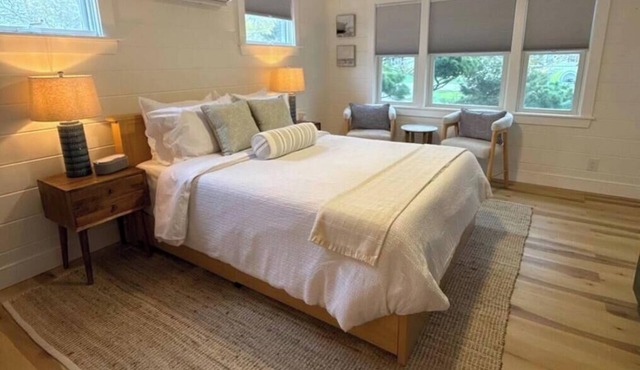Mile to Beach and Downtown Renovated Coastal Studio