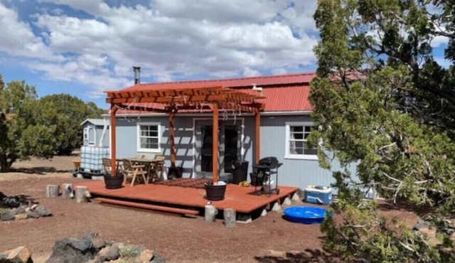 Milky Way Cabin: Off-Grid in the Craters