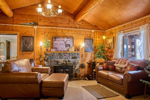 Milner Pass Cabin by StayLage