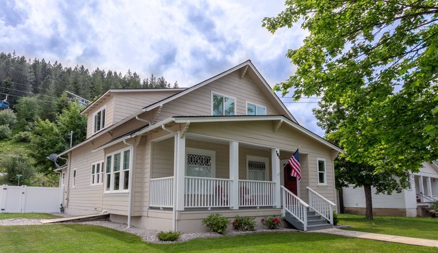 Miner’s Manor Vintage charm with modern comforts
