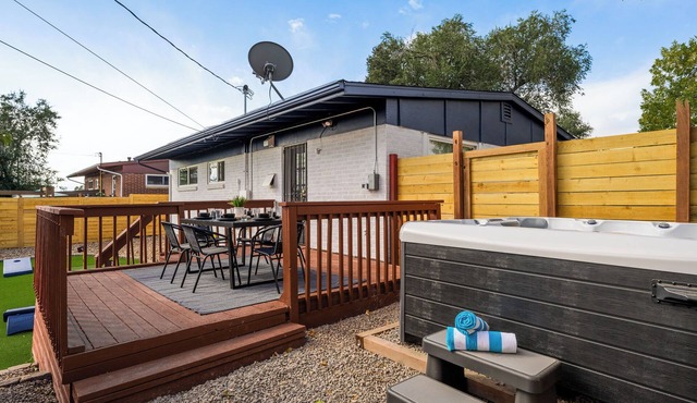 Mini Golf Fire Pit Hot Tub, Game House for 14