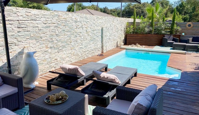 Mini Villa with swimming pool terrace beach access by path 2min away