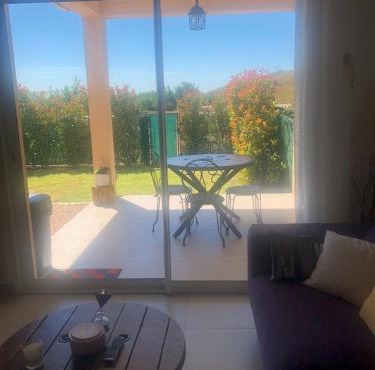 Mini-villa mitoyenne de type F2 proche Golfe de Lava