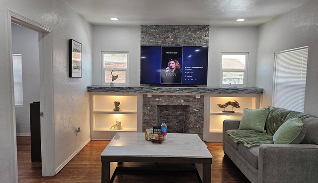 Minutes from downtown, airport, fort bliss, restaurants , entertainment, Central