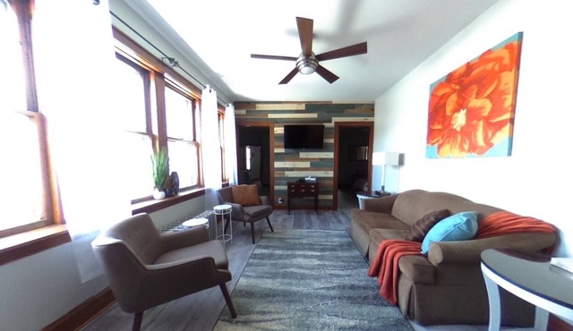 Modern 2-bed — 5 min from the beach!