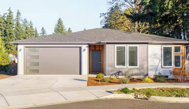 Modern 3/bedroom home with luxury amenities