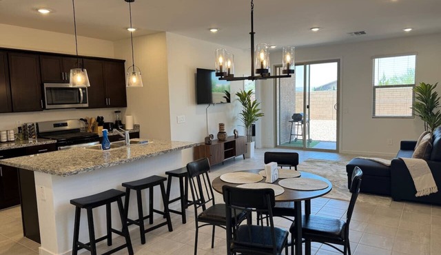 Modern 3BR Home w/Sofa Bed 8+