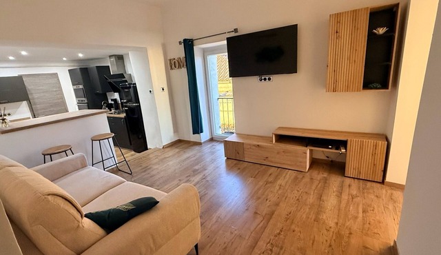 Modern 6 Pers. apartment in the heart of a Corsican village - Beach 10 min away
