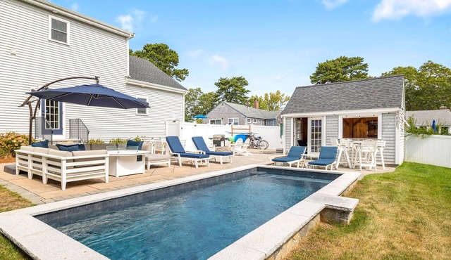 Modern Beachside Luxury – 4BR Home with Plunge Pool & Pool House