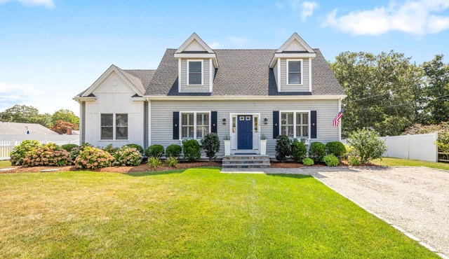 Modern Beachside Luxury – 4BR Home with Plunge Pool & Pool House