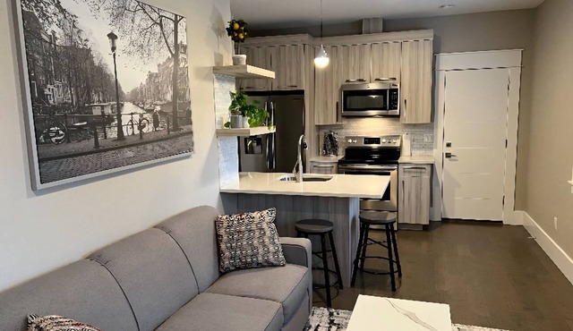 Modern Charming Unit in enjoyable in Clackamas with AC