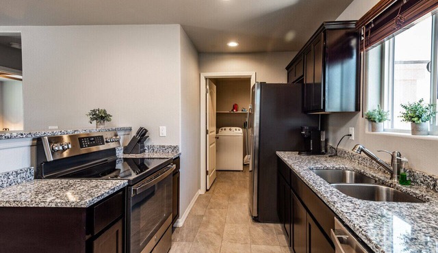 Modern Comfort: Quiet Neighborhood Near Parks