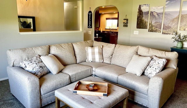 Modern Country Farmhouse: Near Visalia & Sequoia National Park!