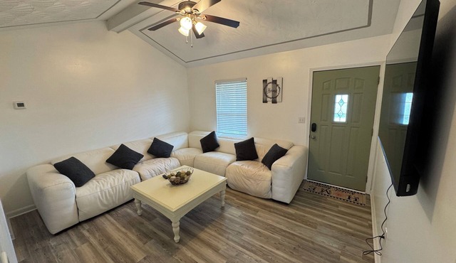 Modern Farmhouse 3BR Close to Louisville!