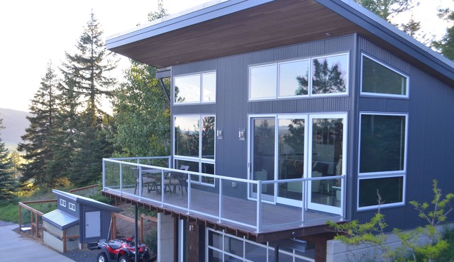 Modern Guest House with Panoramic Lake and Palouse Views