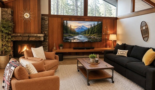 Modern Luxury Golf Cabin, Pets, A/C, couples