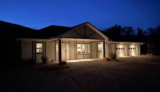 Modern Luxury Home on the River w/4 Bedrooms
