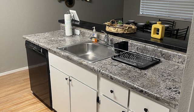 Modern Natomas Gem: Sleeps 5 with access to Gym/Pool.