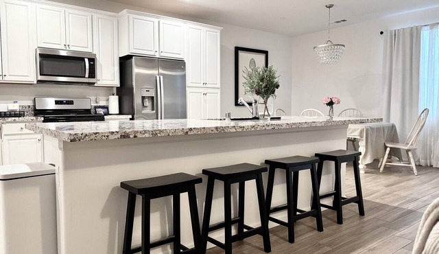 Modern Newly Built 3 BD with 4 beds/2 BA Home - Near 3 Nat. Parks & 3 major HWYs