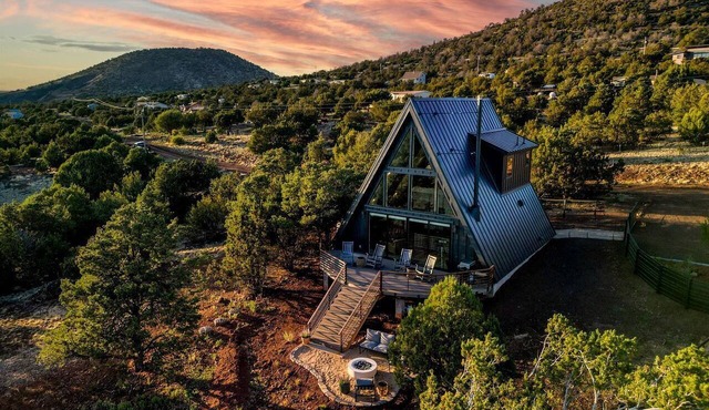 Modern Pet-Friendly A-Frame Cabin Retreat with Stargazing Deck & Mountain Views near Grand Canyon South Rim & Williams, Arizona