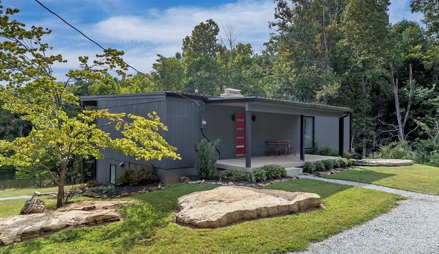 Modern, private 3 bedroom 3 bath retreat in the heart of bourbon country.