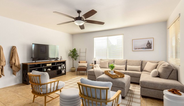 Modern Queen Creek Home W/Fire Pit! Dog Friendly!