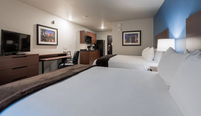 Modern Room Near Meridian Hotspots – Includes Kitchen & Pet-Friendly