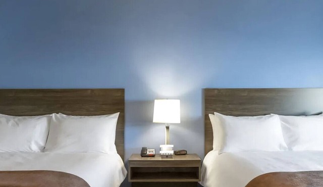 Modern Suite w/Kitchenette – Relax in Style Near Redding’s Top Attractions