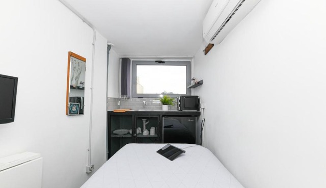 Monastiraki CityCenter Sleepbox- Unspoiled Athens Apartments