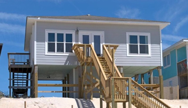Moondoggy - Classic 3BR Oceanfront Home with Modern Touches
