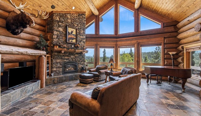 Moose Mountain Estate | Sleeps 24 | Zipline & More