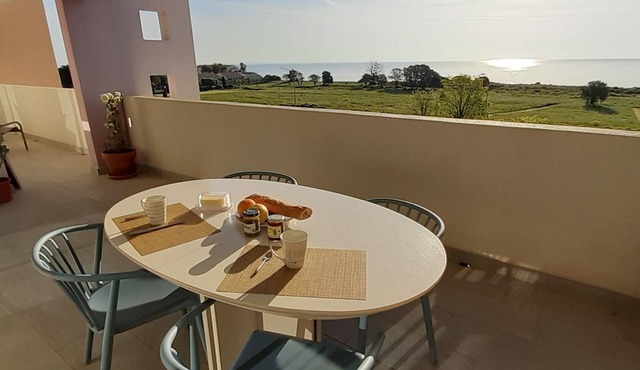Moriani Plage Splendide vue mer bel Appartement à 150 m de la Plage de Padulella
