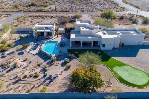 Mountain Majesty Escape w/Pool in Queen Creek!