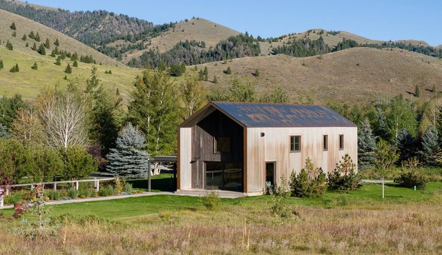MOUNTAIN MODERN KETCHUM/SUN VALLEY CASITA WITH DIRECT TRAIL ACCESS.