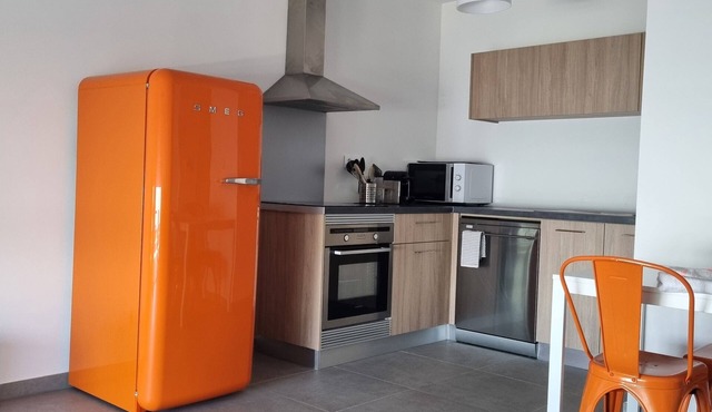 Napoland, modern T2 apartment with large terrace and private garage