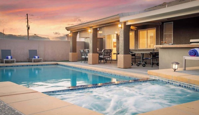 NEW Luxury 4BR Home with Pool/Spa, Arcade & MORE