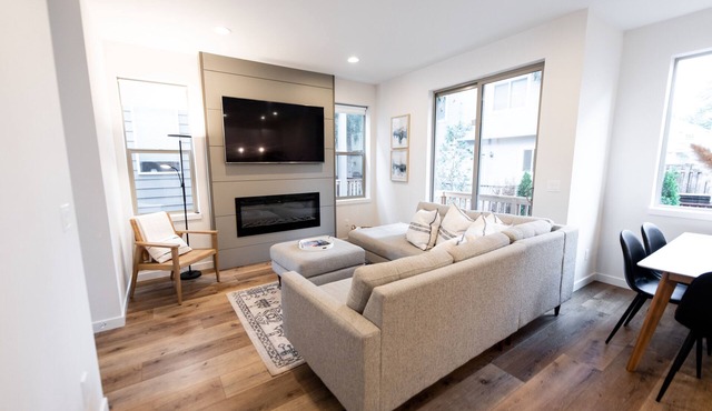 NEW mid- century modern 4bedroom oasis