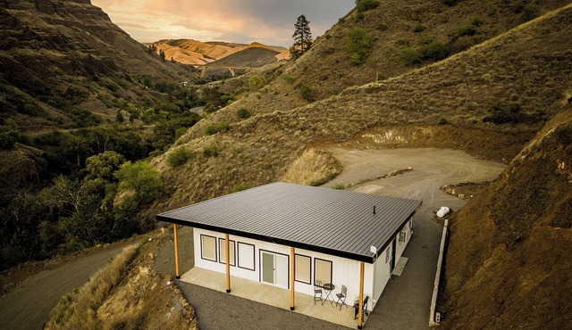 New, modern home with amazing Salmon River and mountain views