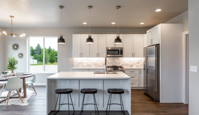 New Modern Luxury Home in Spokane Featuring 5 Bedrooms 3 Bathrooms and Sleeps 16