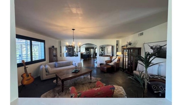 *NEW* Mtn view retreat! Pets! 3 min Dtwn/Pooltable