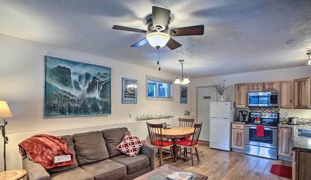 NEW! Rathdrum Escape w/ Hot Tub, 2 Blocks to Water